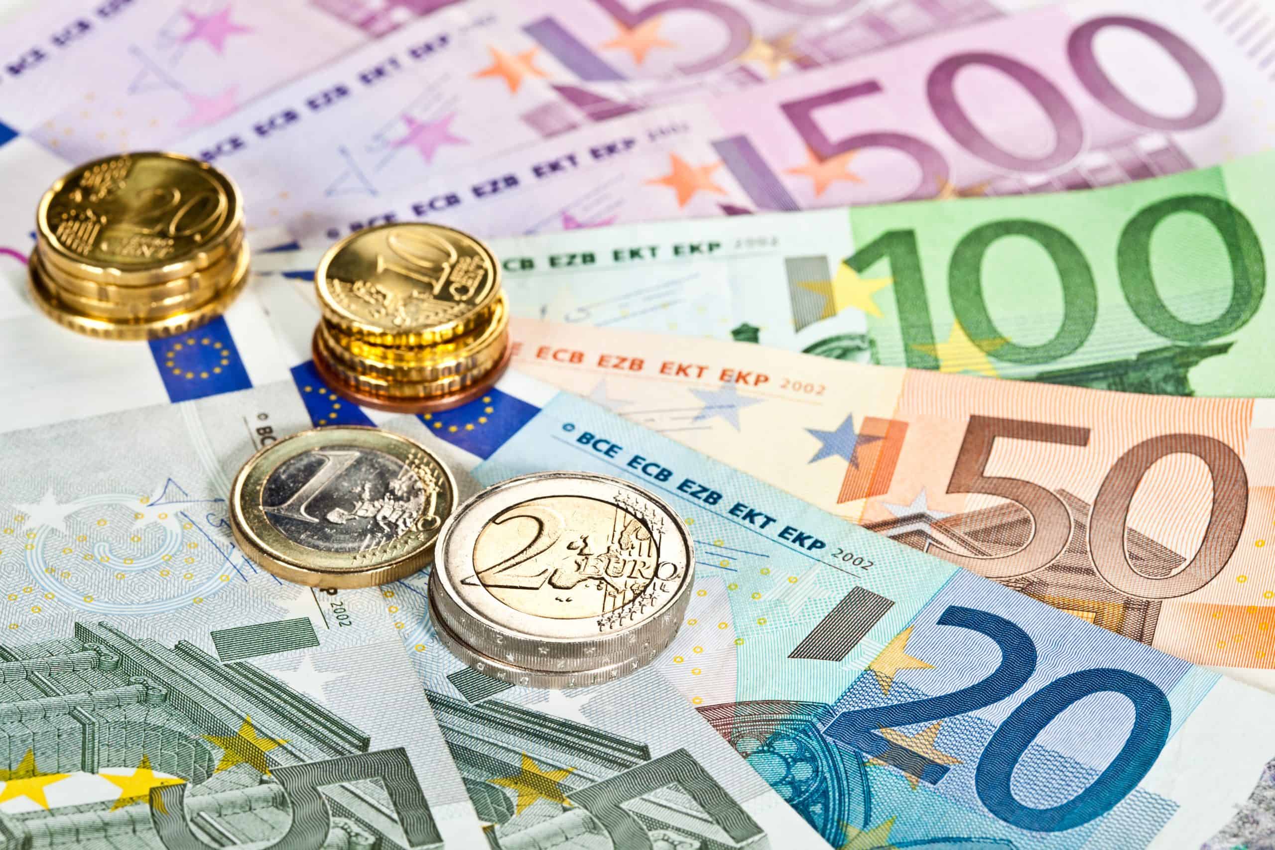 Иностранная валюта евро. Евро. Евро валюта. Евро купюры и монеты. Евро фото.